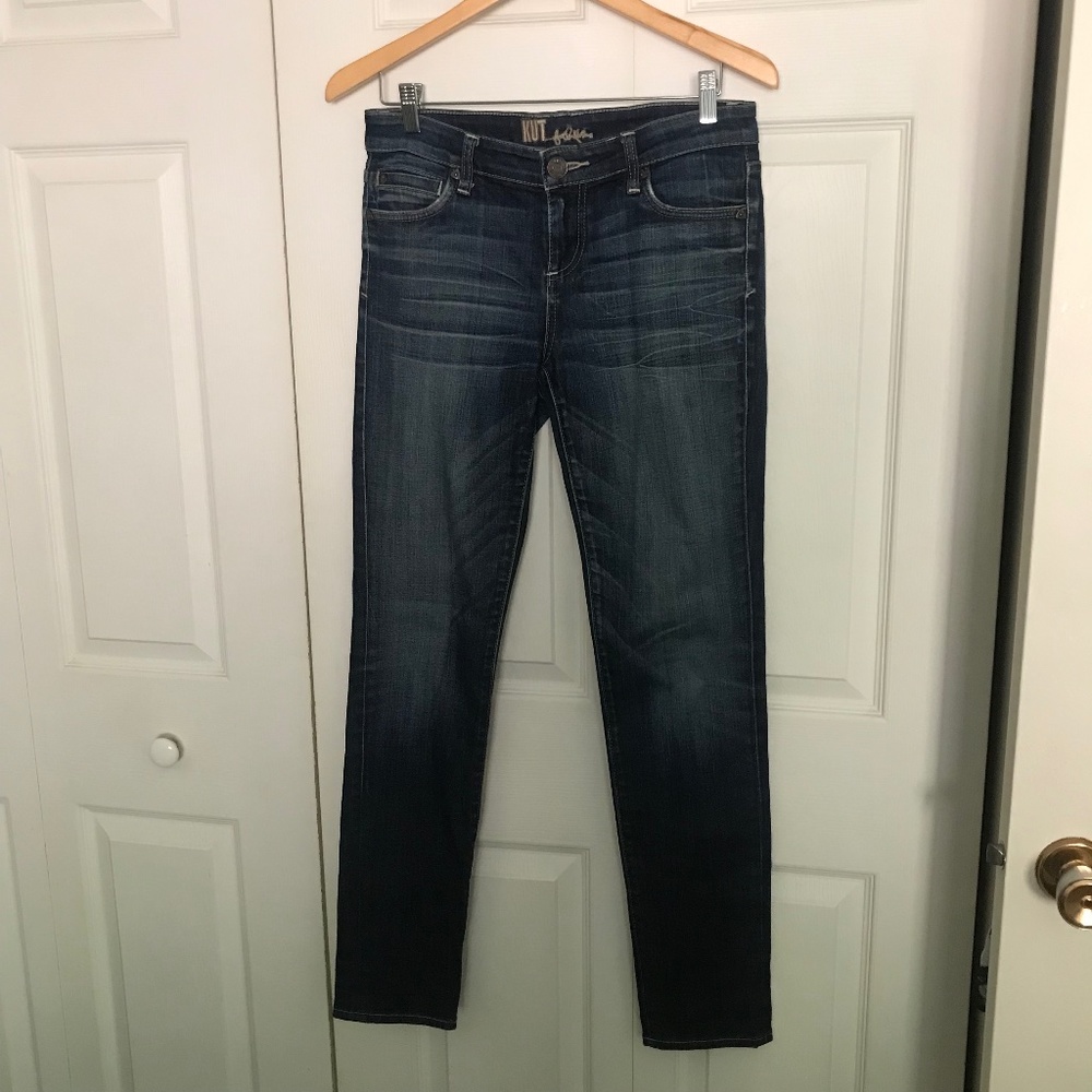 Kut from the Kloth Jeans size 4 straight leg Low rise dark denim whisker finish